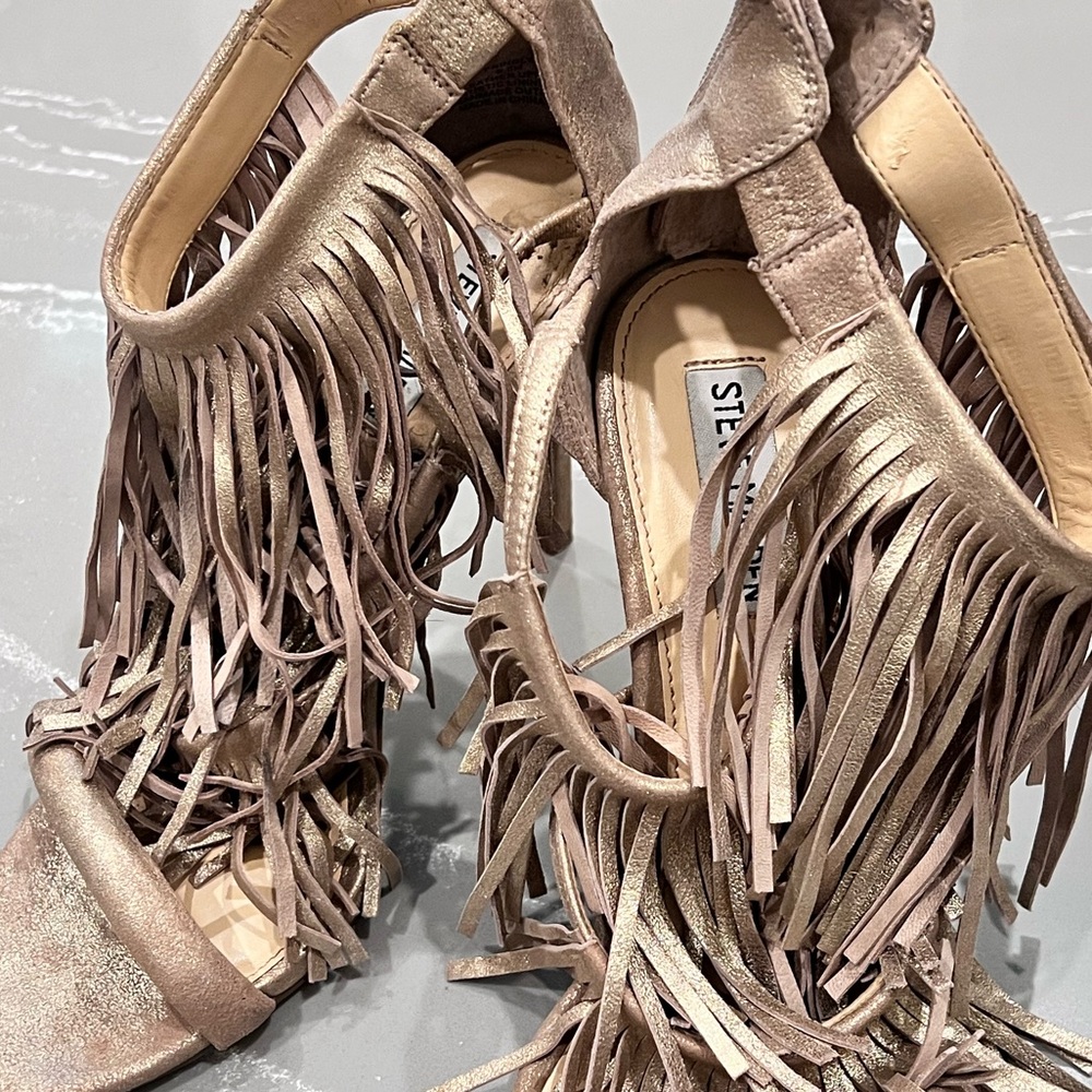 Gold Metallic Fringly-By Steve Madden - Picture 6 of 6